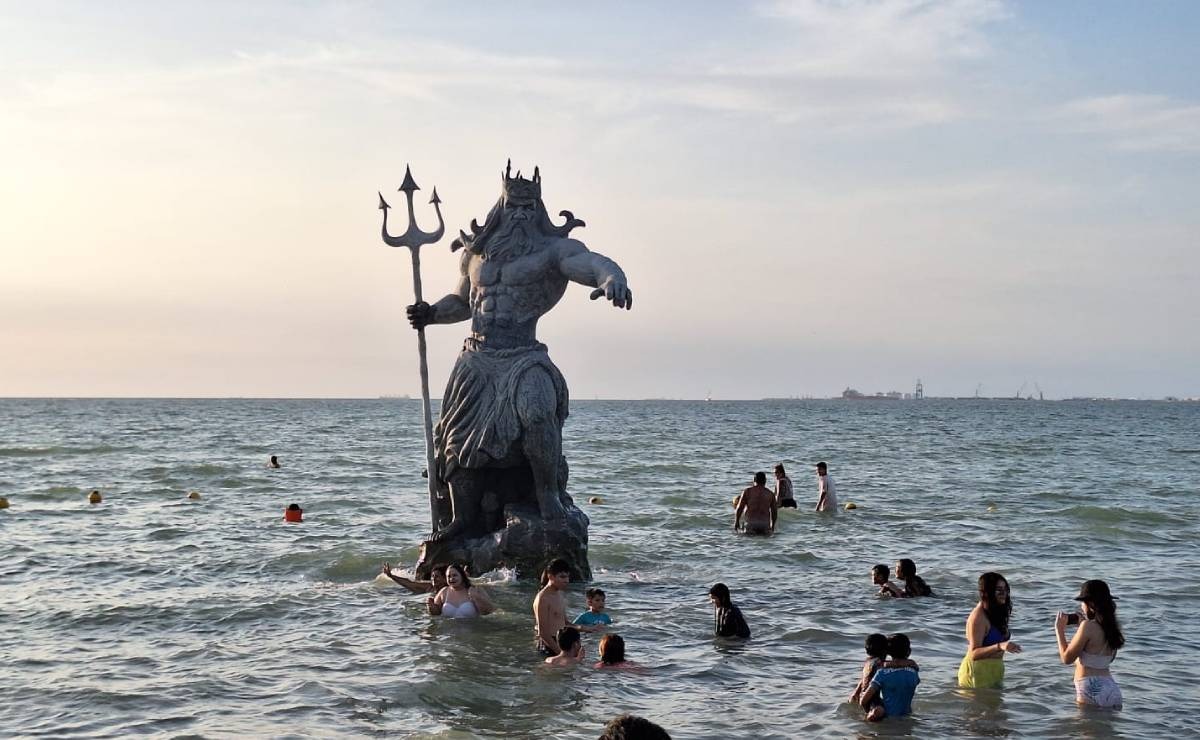 Clausuran estatua de Poseidón en playas de Progreso, Yucatán | Zona 3 ...